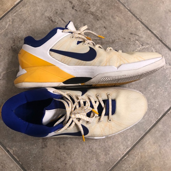 Kobe 7 - Picture 2 of 4